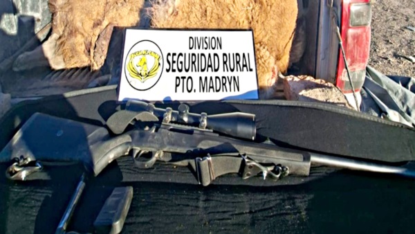 El fusil .308 con mira telescópíca secuestrado por la Policía.