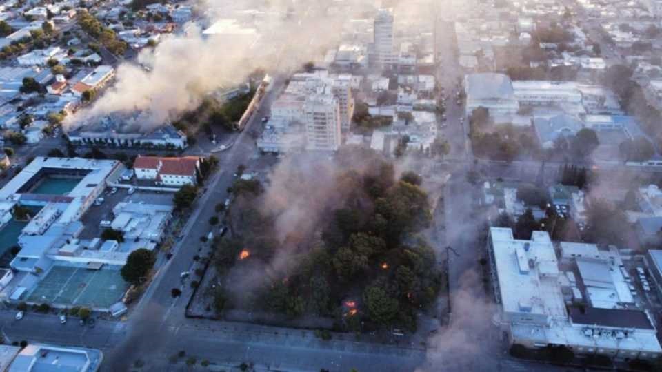 Rawson en llamas. Fue el 16 de diciembre de 2021.