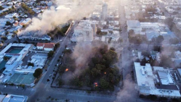 Rawson en llamas. Fue el 16 de diciembre de 2021.