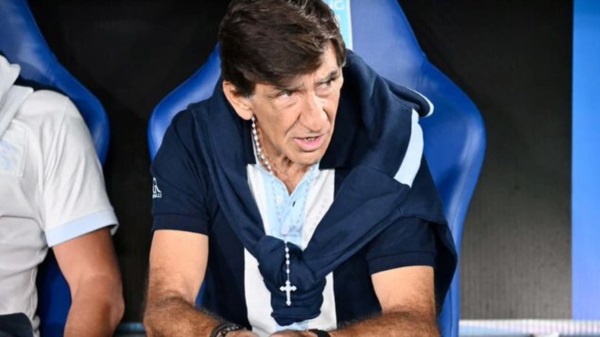 Gustavo Costas está trabajando de lleno en lo que será el partido del domingo.