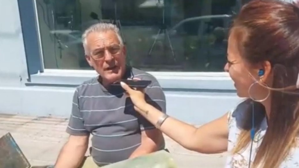 Instancias de la entrevista de Testino frente a Jornada Radio 
