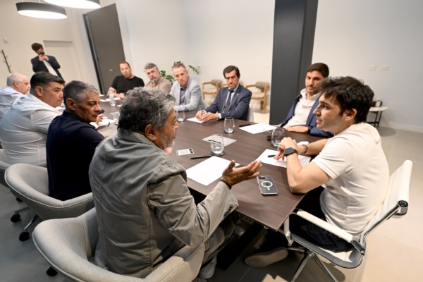 Torres y Pullaro, con la nueva CGT y tres "gordos" de testigos.