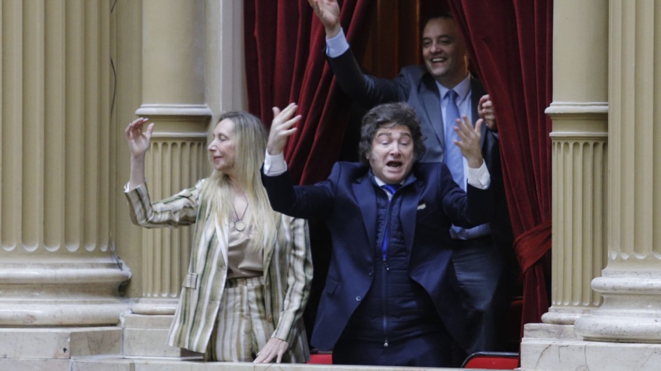 Barrabravas. Milei, Karina y Adorni en Diputados.