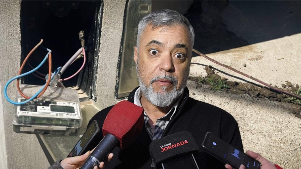 El concejal Luna con cara de sorprendido.