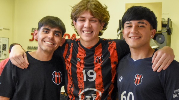 Juan Pablo Freire, Baltazar Santos e Ian Tamargo concentrarán en Buenos Aires con la preselección juvenil de handball (Foto Sergio Esparza/Jornada Medios).