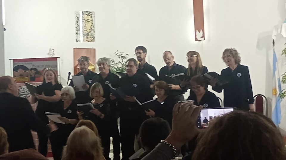 El "Coral de la Costa" en un concierto anterior en la iglesia de Playa.