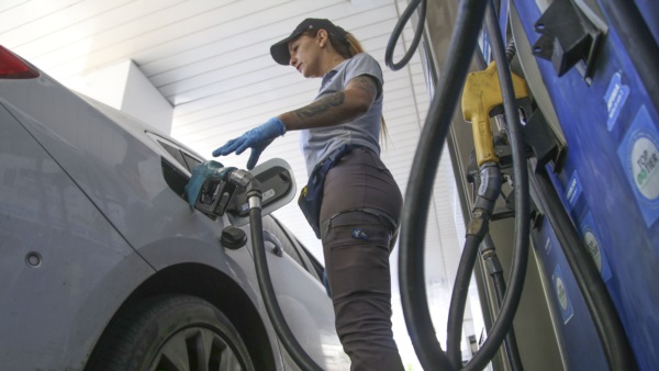 Los precios de los combustibles tuvieron un alza del 2%.