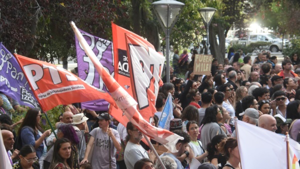 Agrupaciones políticas y entidades sociales e intermedias adhirieron a la marcha.