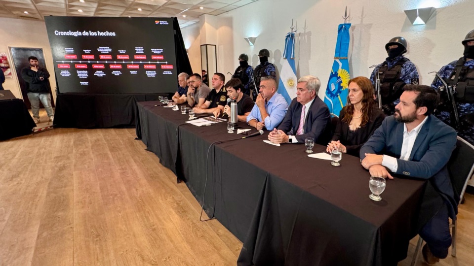 Torres, Iturrioz y Miquelarena fueron los oradores en la conferencia de prensa.