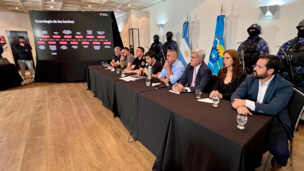 Torres, Iturrioz y Miquelarena fueron los oradores en la conferencia de prensa.
