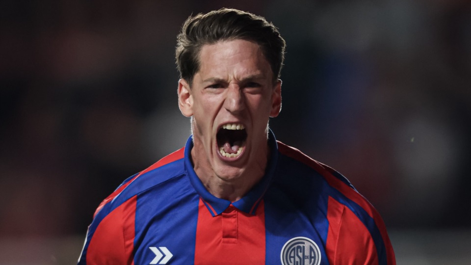 Con un doblete de penal de Vombergar (que ya suma 4 goles en 5 partidos).
