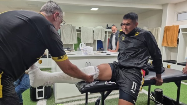 Fractura de peroné, la lesión del madrynense Juan Peinipil.