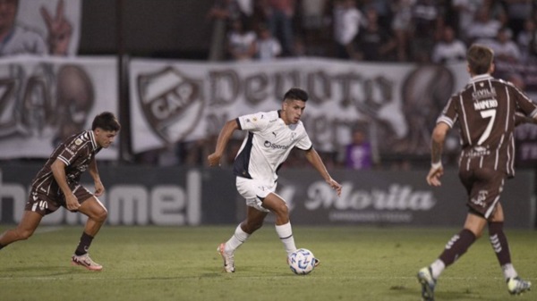 El resultado es justo por el mal juego del equipo de Vaccari. Rey tapó varias importantes.