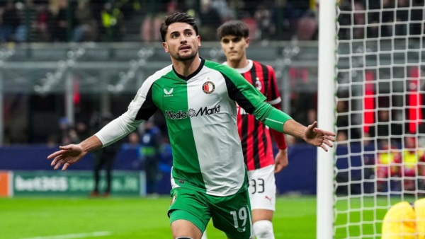 Carranza, ex Banfield, le dió el empate de la clasificación a los Nerlandeses, que esperan rival en Octavos de final