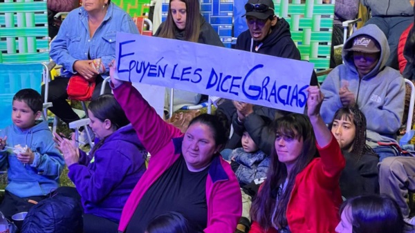 Vecinos de Epuyén en el Telebingo Solidario.