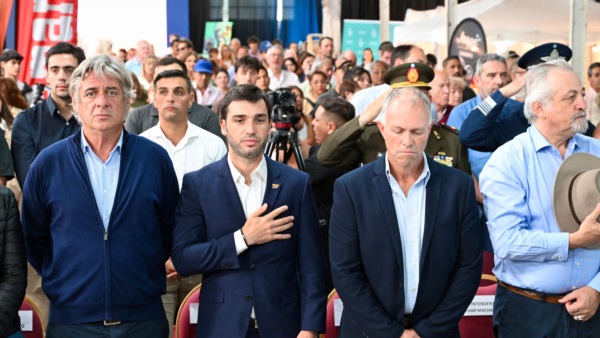 "Impulsamos la mejor medida de todas, que es quitarle el pie de encima a la producción y al trabajo", dijo Torres.