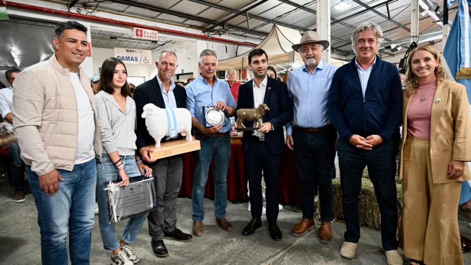 Torres junto a los intendentes de Comodoro y Sarmiento.