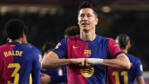 El polaco Lewandowski ingresó en el ST y anotó el cuarto.