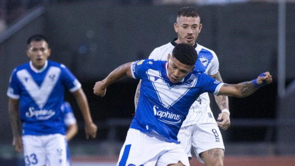 Vélez sufrió, venció de casualidad a Midland y zafó del papelón.