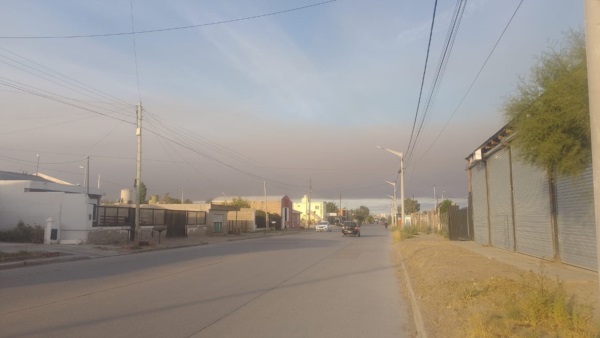 Pluma de ceniza en Trelew.