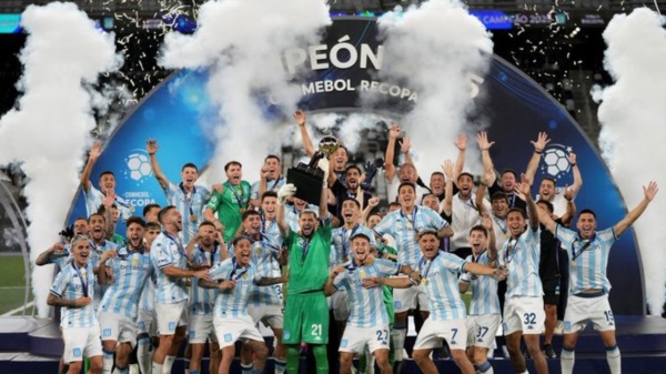 Tras quedarse con la Copa Sudamericana en 2024, la Academia arrancó el 2025 con un nuevo trofeo.