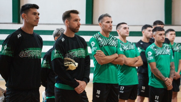 Emiliano "Colo" López junto al capitán Ignacio Terán. Foto: Germinal. 