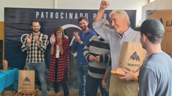Bob Breeden, 7 veces ganador del STOL de Valdez, fue la estrella del "Trevelin Fly-In X-STOL".