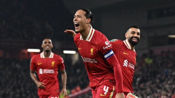 Remontada y pasajes para Wembley: Liverpool aplasta a Tottenham y definirá la Copa de la Liga con el Newcastle.
