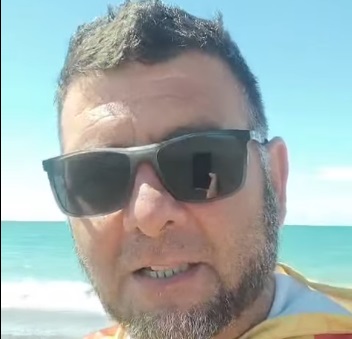 Alexis Oficialdegui comunicó la decisión en redes.