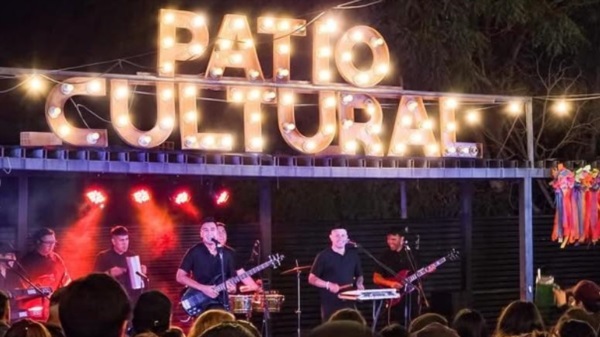 En el patio cultural hubo diferentes espectáculos musicales.