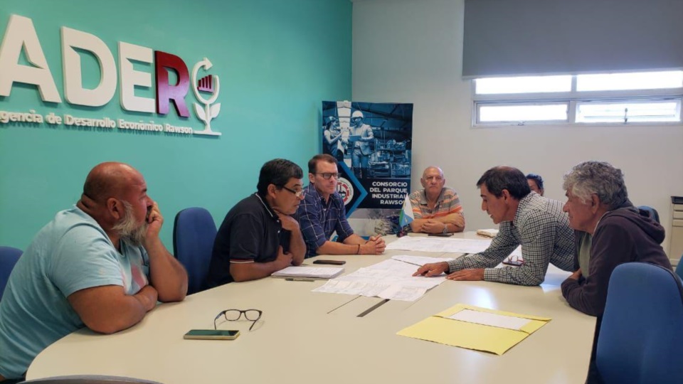 La ADER analizando el proyecto para llevar agua a la zona de cultivos.