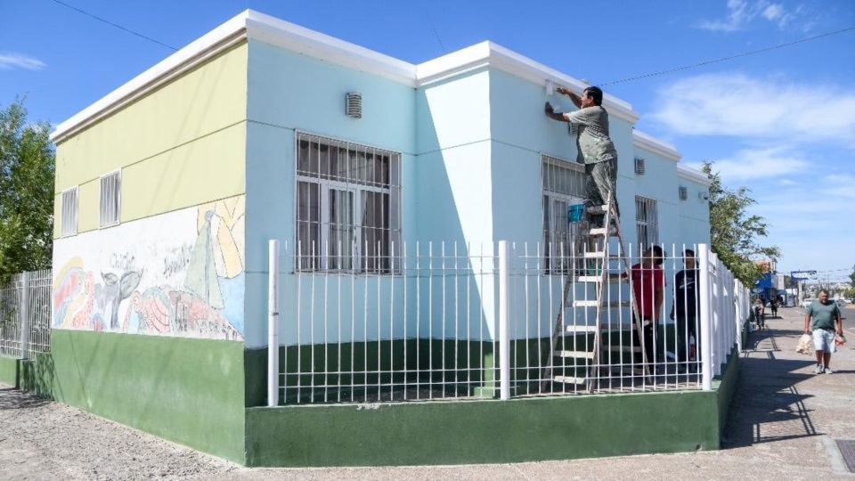 Los edificios escolares municipales están siendo refaccionados.