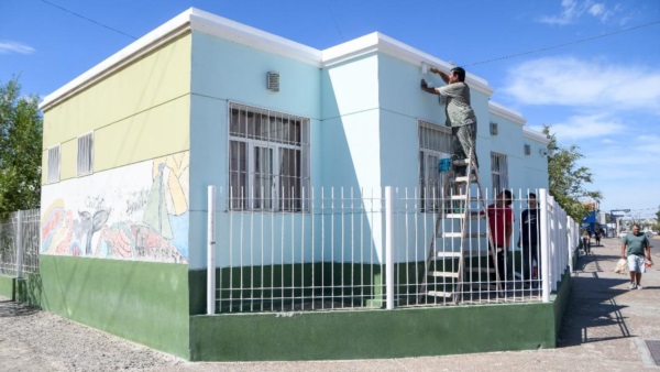 Los edificios escolares municipales están siendo refaccionados.