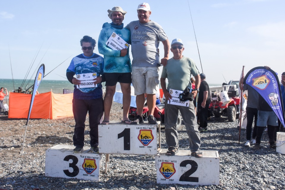 Podio de Veteranos: Lisazú-Ismael, Gómez (2° con Carrasco) y Gort (3° con Vázquez). Foto: Sergio Esparza.