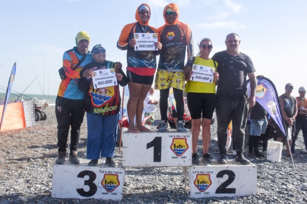 Podio de Mixtos: Guicha-Andrade, Bonavía-Rodríguez y Guzmán-Muñoz. Foto: Sergio Esparza.