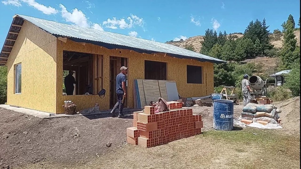 Veinte casas de Lago Rosario y Sierra Colorada se realizan con fondos municipales. 