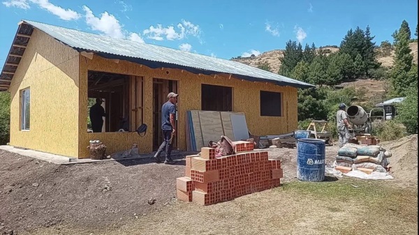 Veinte casas de Lago Rosario y Sierra Colorada se realizan con fondos municipales. 