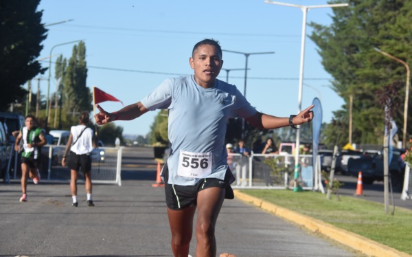 Javier Gómez, ganador 5K en 28 de Julio (Foto Sergio Esparza/Jornada Medios).