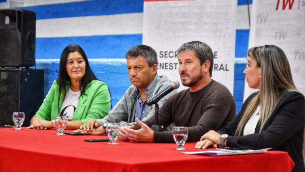 Mariana Medina, Milton Reyes, Gerardo Merino y Florencia Tejero, en conferencia.