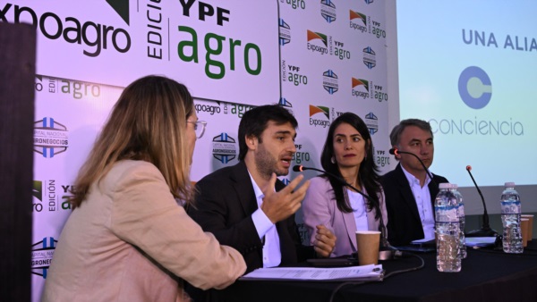 "En Chubut decidimos nivelar para arriba, con conectividad y nuevas tecnologías", dijo Torres.