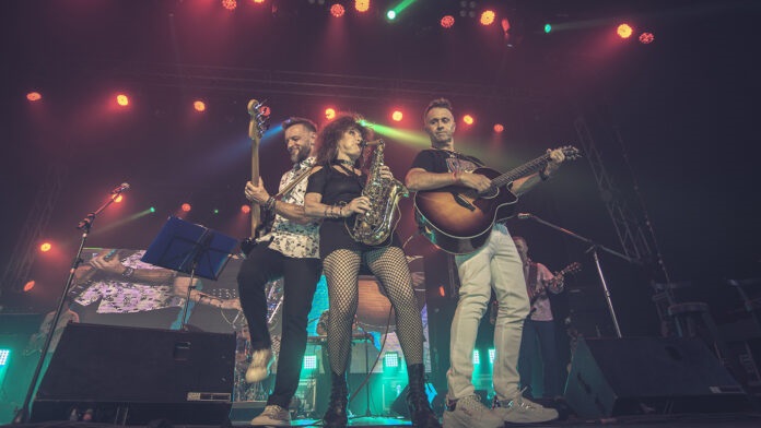 Lapeband, promete encender el ambiente con su propuesta musical.