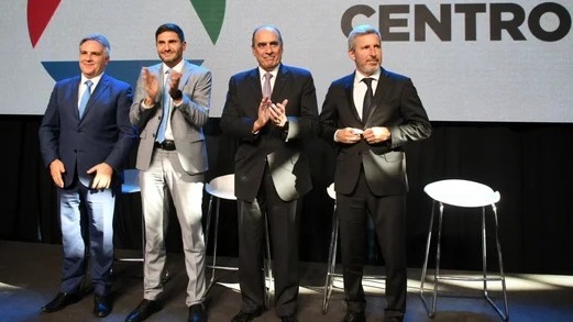 Los gobernadores Pullaro y Frigerio, junto al Jefe de Ministros, Guillermo Francos, y el goberandor de Córdoba, Martín Llaryora.