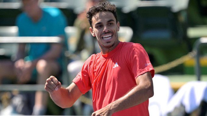 "Fran" tuvo que laburar mucho, levantó 10 break point sobre 13 que tuvo De Miñaur.