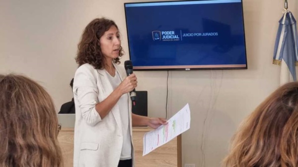 La defensora Carolina García en su alegato.
