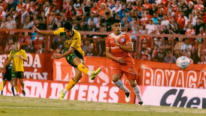 Golpe en La Paternal.  Aldosivi terminó con el invicto de Argentinos Juniors.