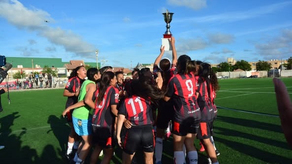 Las Rojinegras de Independiente, las últimas campeonas locales.