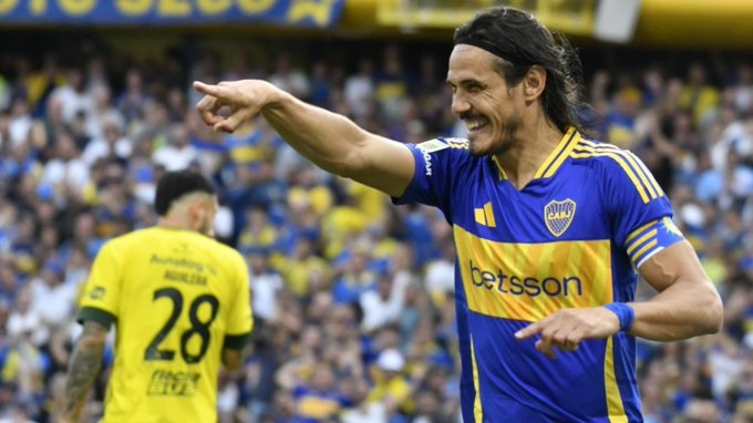 Edinson marcó el primer gol del partido y llegó a su gol número 25 con el Xeneize.