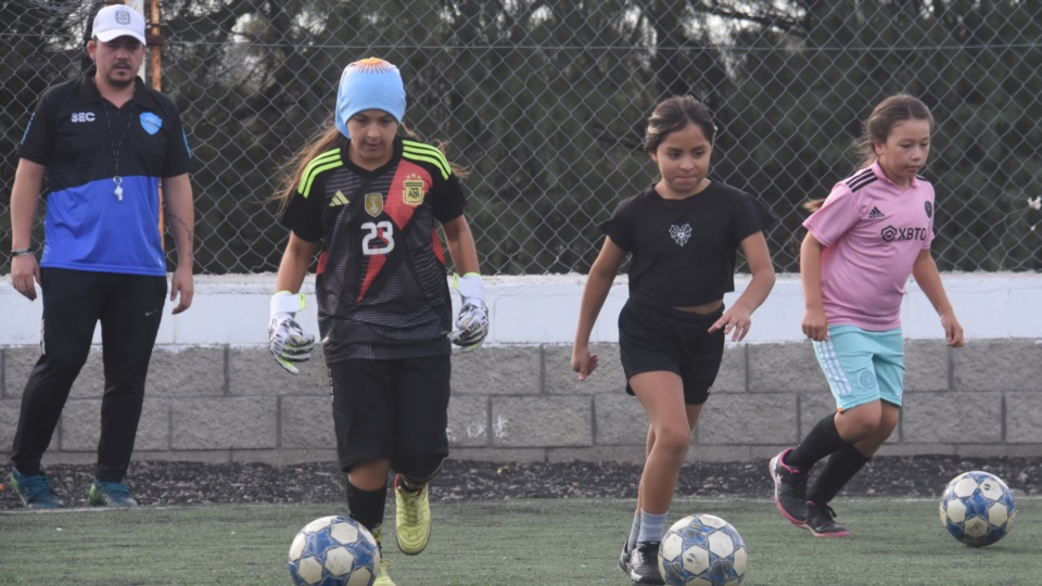 El semillero femenino del CEC - Fotografía Sergio Esparza / JORNADA