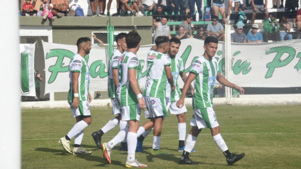 Germinal encontró el empate por un roce imprevisto. (Foto: Sergio Esparza/Jornada).