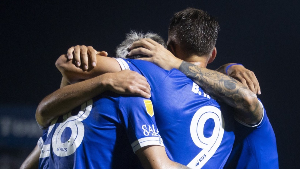 Volvió a ganar el campeón Vélez. Dos victorias para Marcelo Bravo en su interinato.